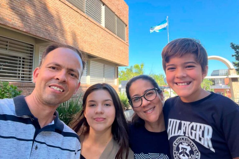 El Pr. Rodrigo Conrado visitó la Universidad Adventista del Plata