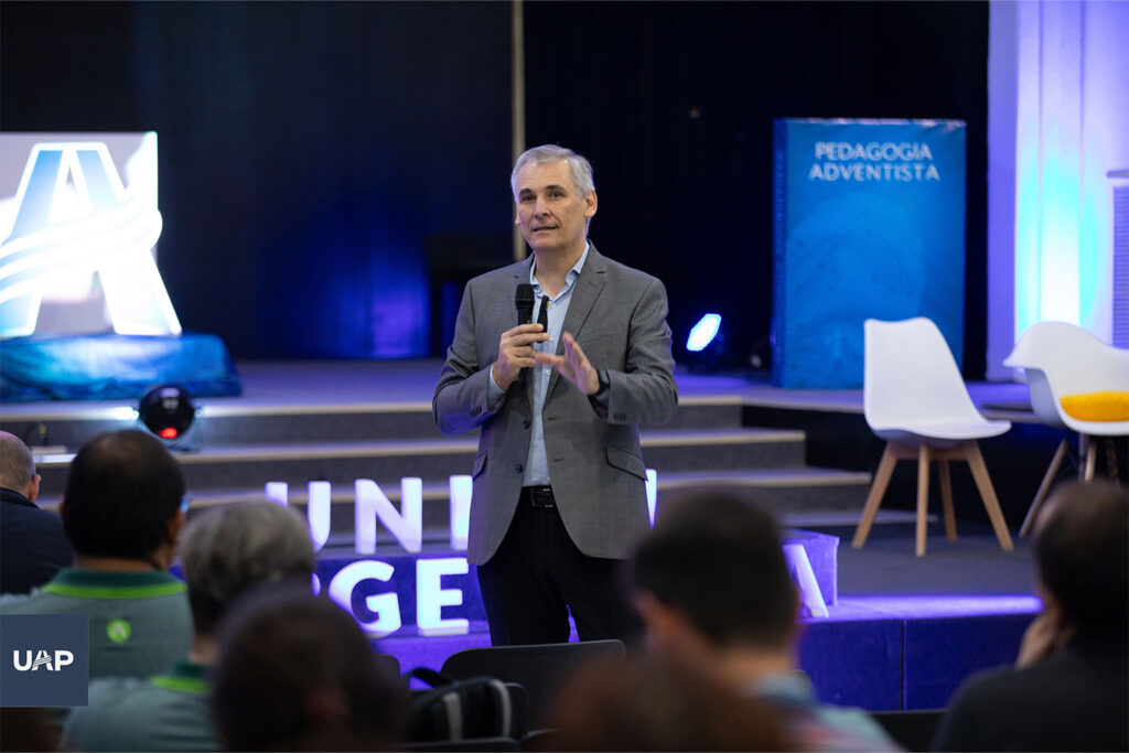 l Dr. Darío Caviglione, presidente de la IASD en Argentina (UA)