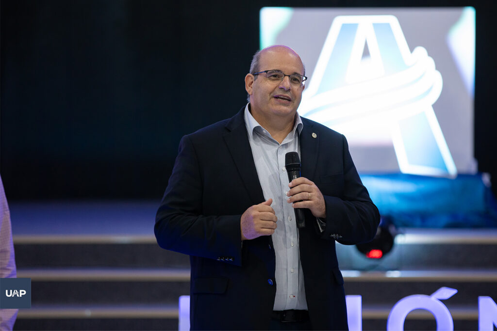 Lic. Eduardo Valentini, director del Depto. de Educación de la UA