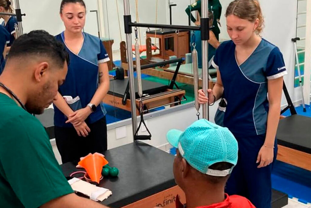 Estudiantes de la UAP realizando sus prácticas en Brasil.