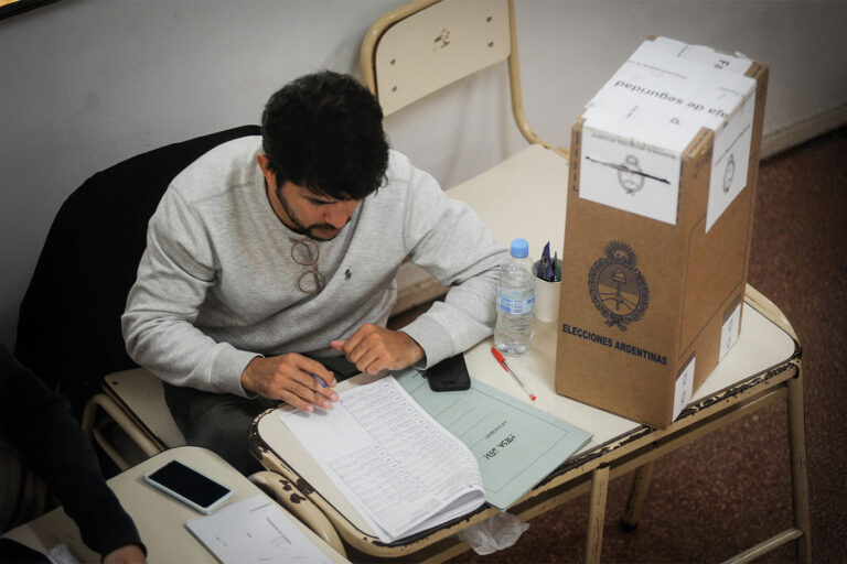 La Universidad capacitó a las autoridades de mesa para las elecciones intermedias nacionales