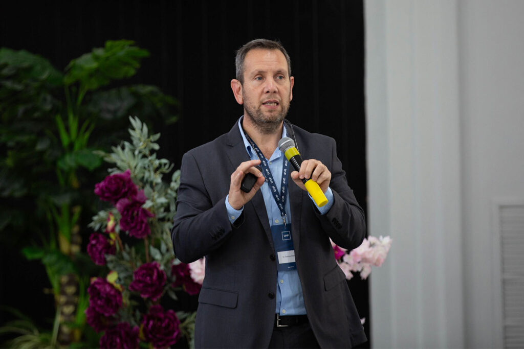 Dr. Dávila en el primer seminario del Congreso_cuerpo