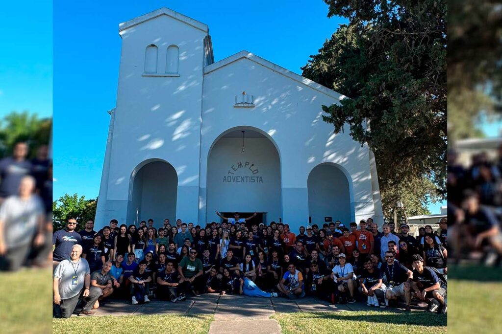 Como parte del recorrido, visitaron la Iglesia Adventista de Crespo Campo, la primera en América del Sur.