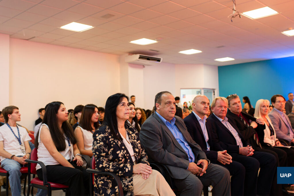 La Dra. Alicia Aluani visitó la UAP durante el Congreso de Odontología