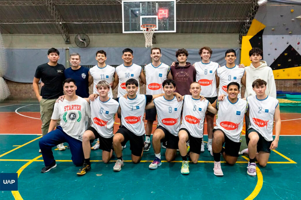 Grupo de básquet de la Universidad.