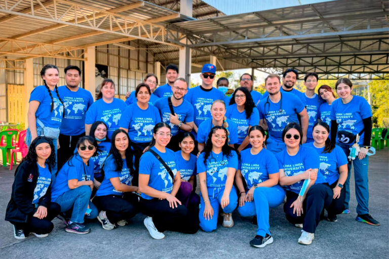 Misión y servicio: estudiantes y docentes de Enfermería UAP involucrados en actividades sanitarias en Honduras y Tailandia