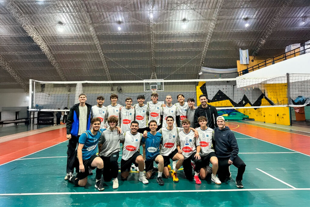 Equipo de vóley masculino de la UAP.